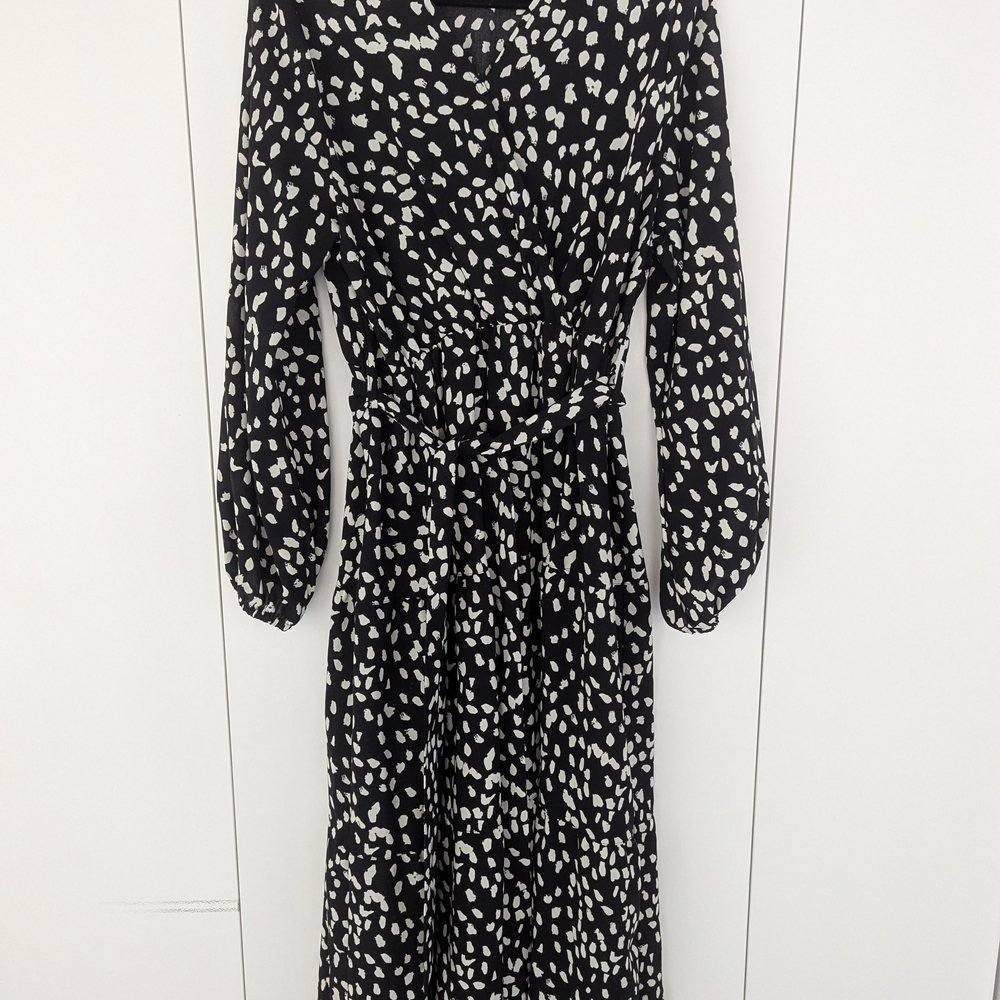 Elegant Black and White Patterned Dress